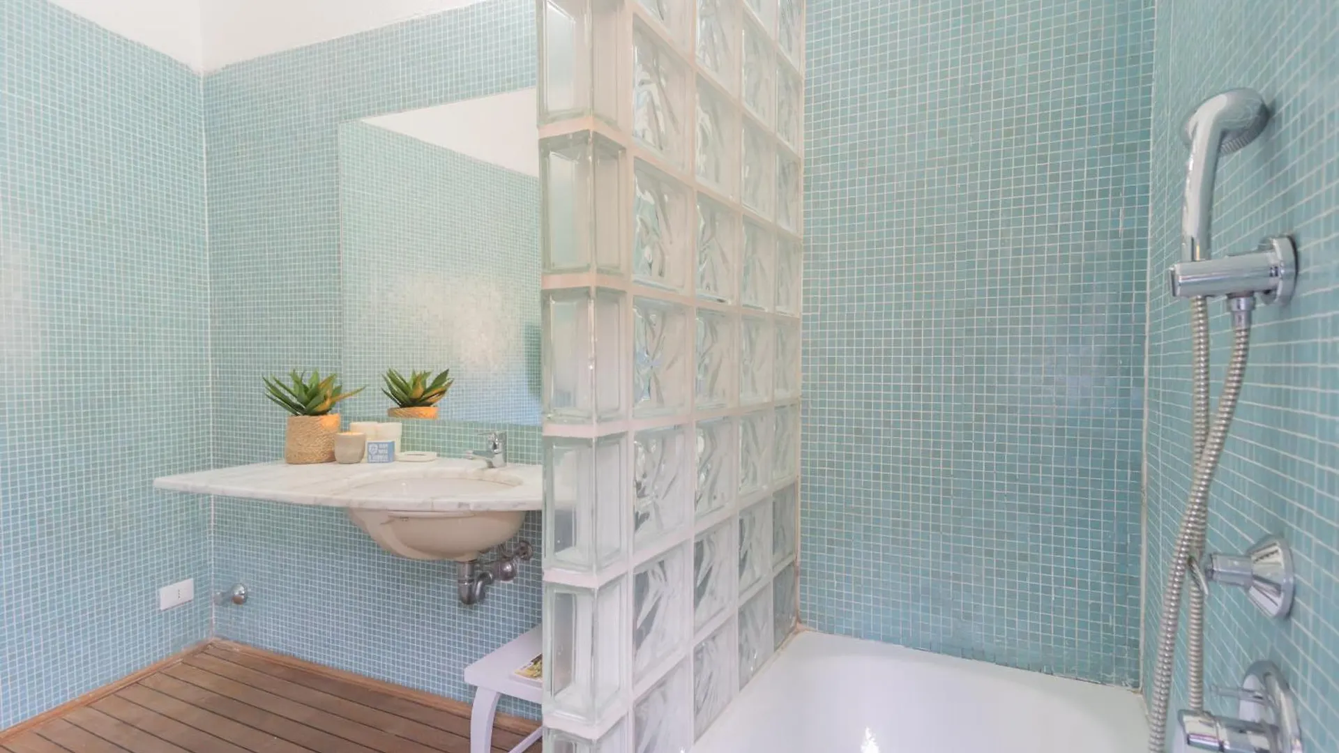 לאליו Residenza Regina On The Lake By Rent All Como 0*,